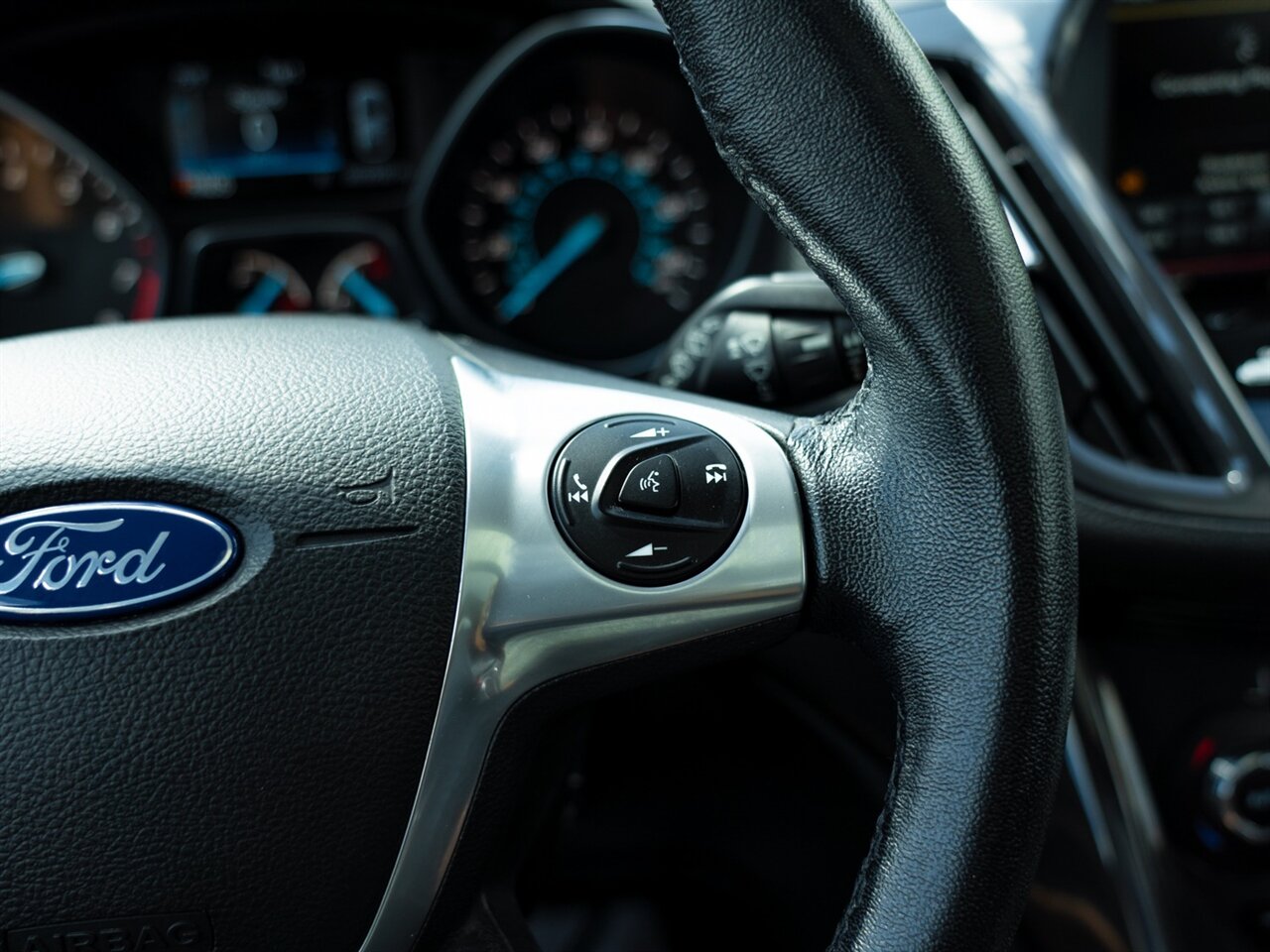 2015 Ford Escape Titanium photo 23
