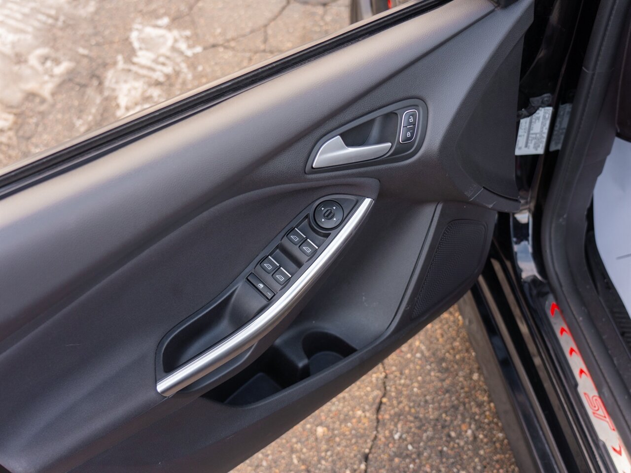 2017 Ford Focus ST   - Photo 12 - Washington, MI 48094