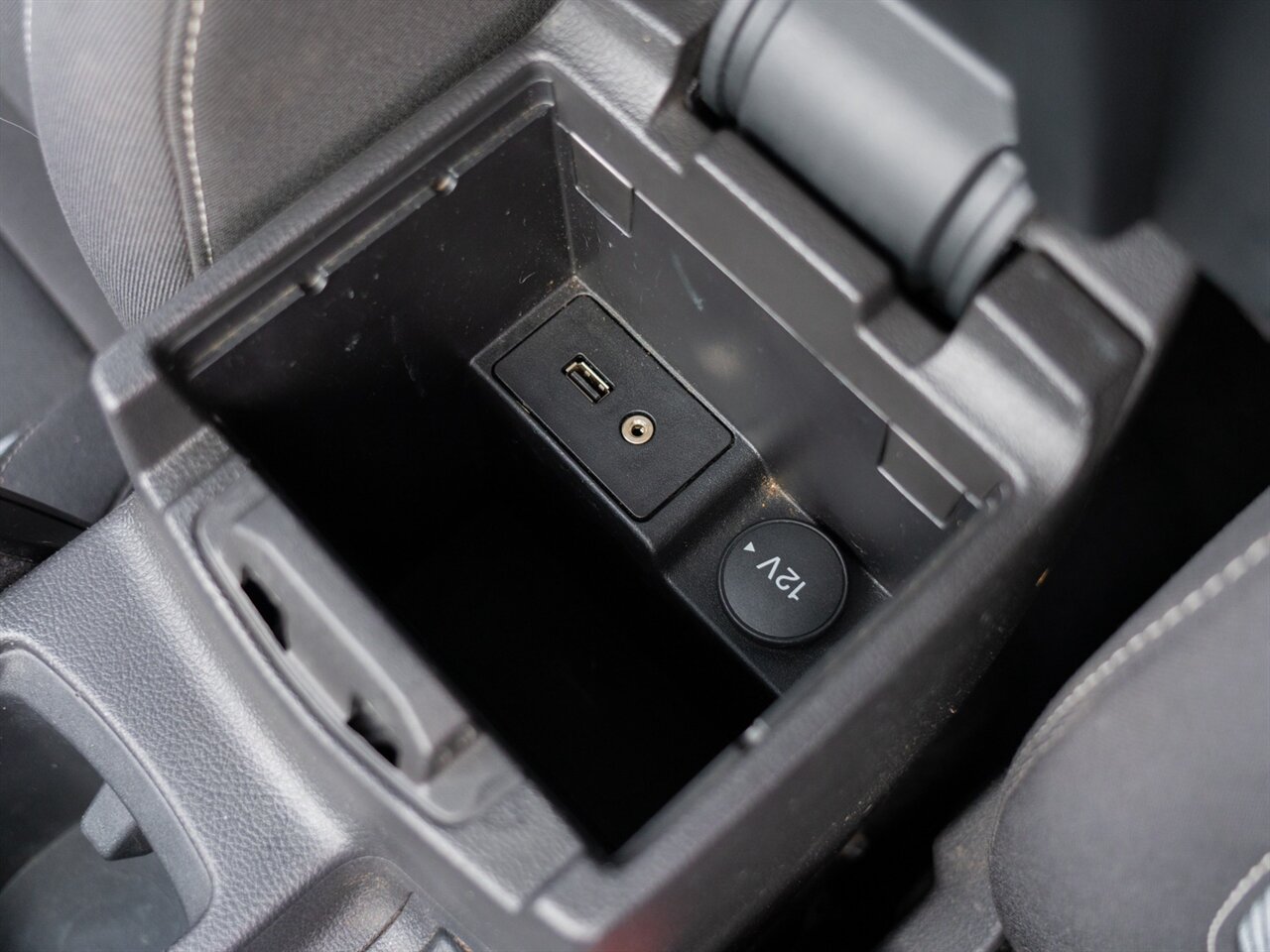 2017 Ford Focus ST   - Photo 37 - Washington, MI 48094