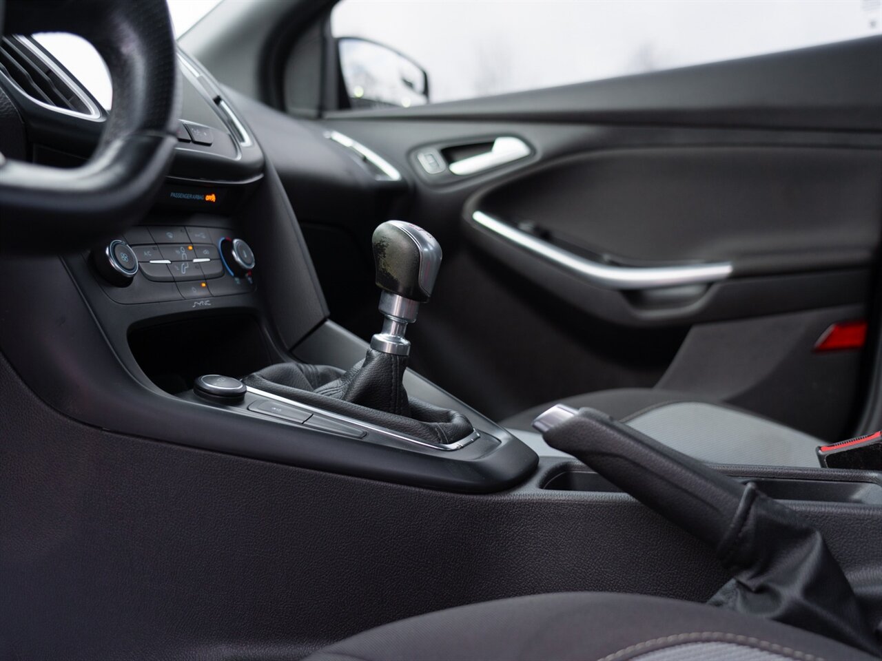 2017 Ford Focus ST   - Photo 39 - Washington, MI 48094