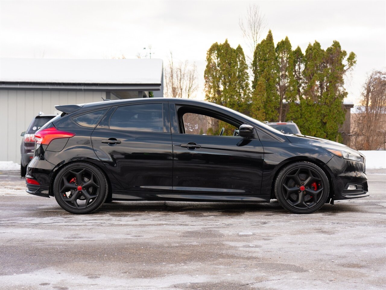 2017 Ford Focus ST   - Photo 4 - Washington, MI 48094