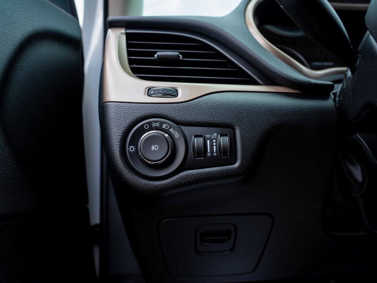 2014 Jeep Cherokee Limited - Photo 35 - Washington, MI 48094