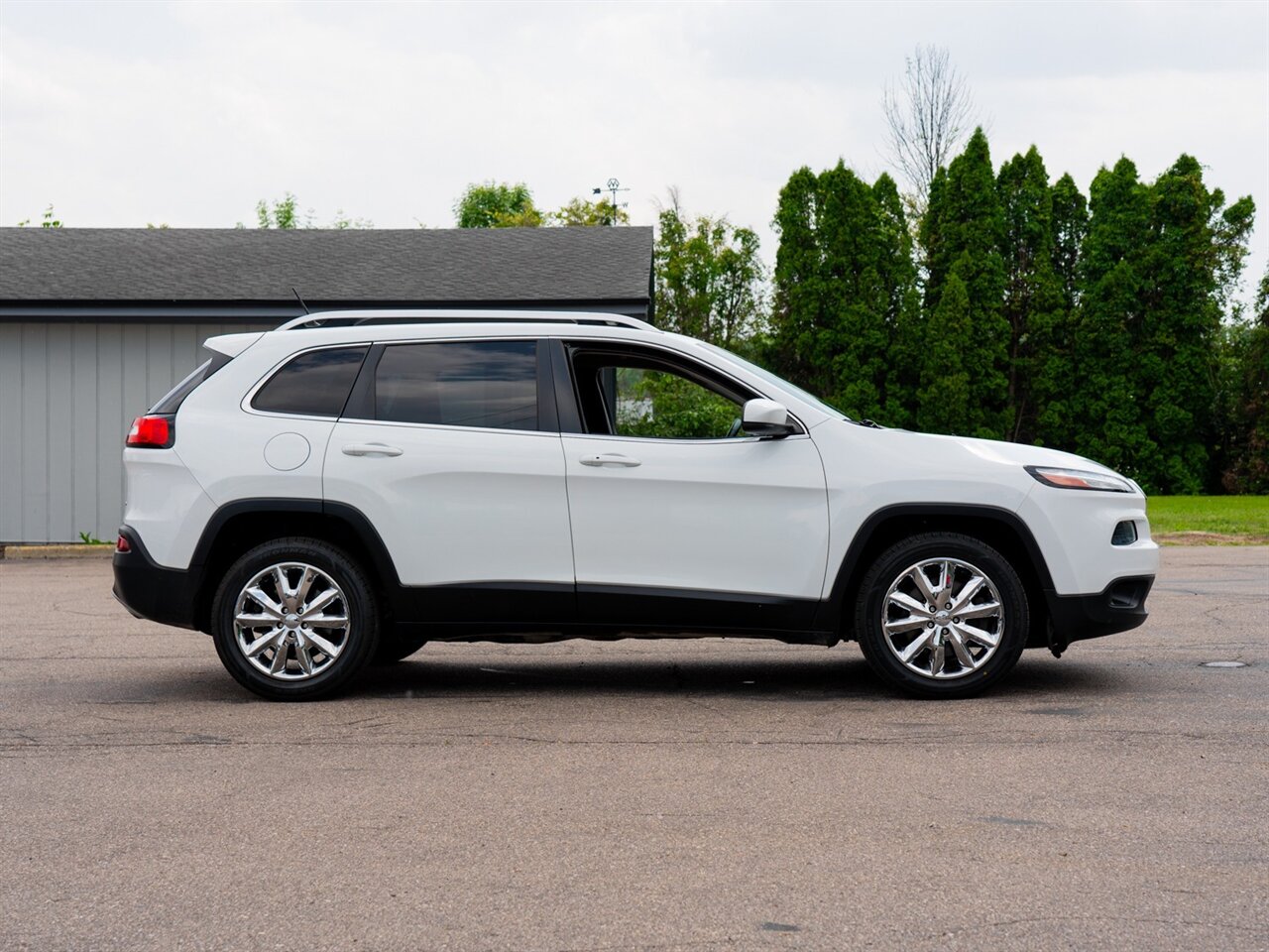 2014 Jeep Cherokee Limited - Photo 4 - Washington, MI 48094