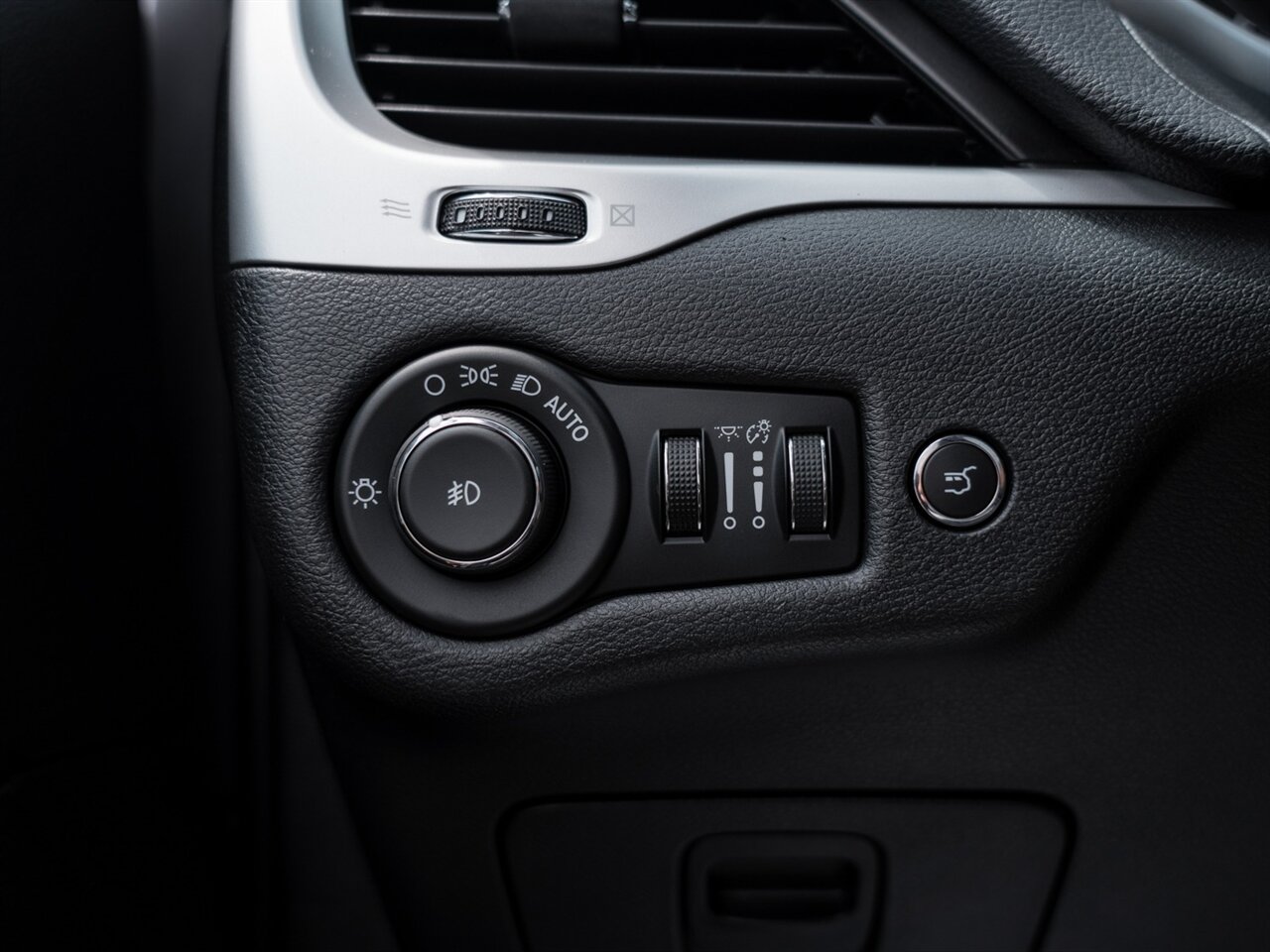 2014 Jeep Cherokee Trailhawk   - Photo 38 - Washington, MI 48094