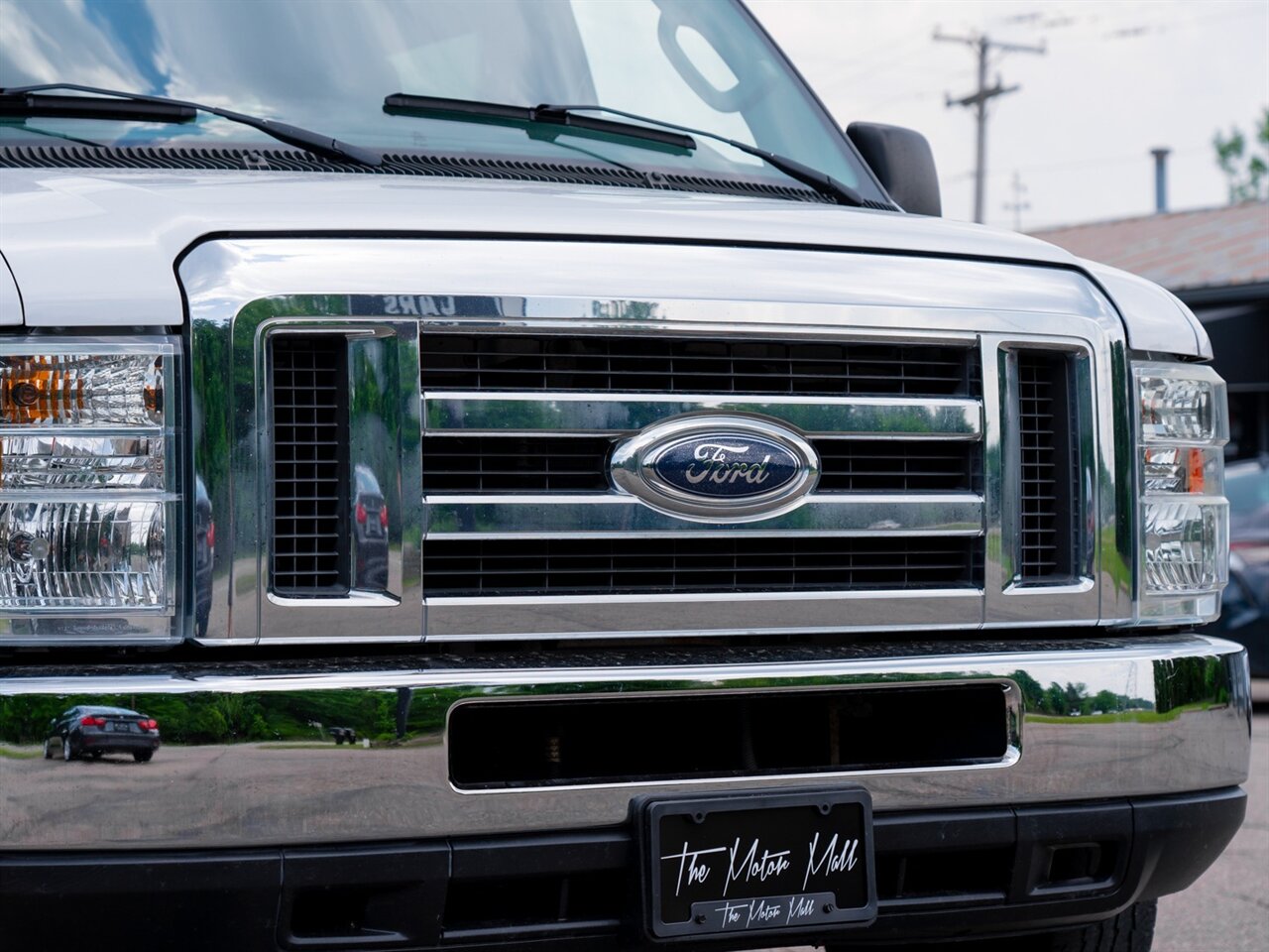 2014 Ford E-350 SD XLT - Photo 9 - Washington, MI 48094