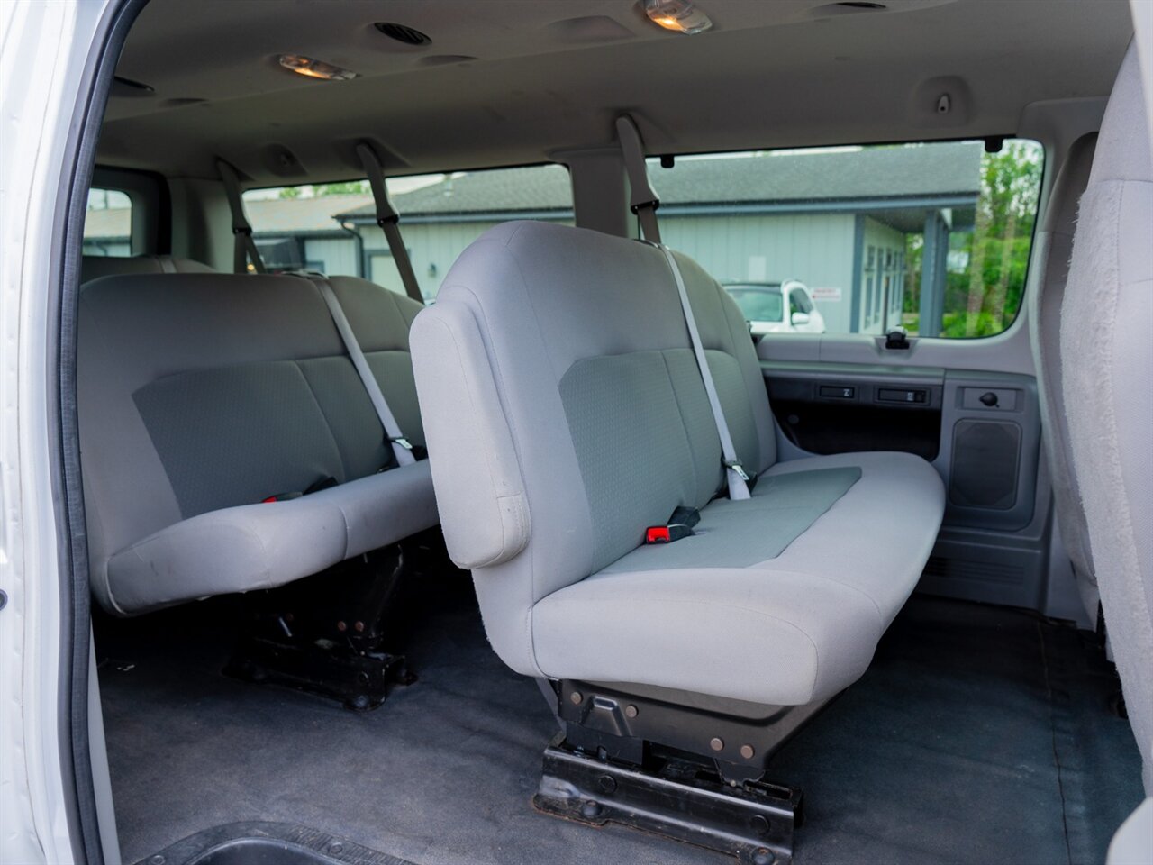 2014 Ford E-350 SD XLT - Photo 20 - Washington, MI 48094