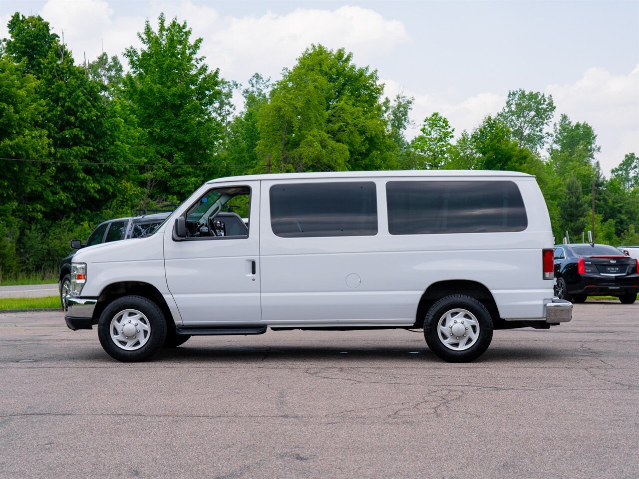 2014 Ford E-350 SD XLT - Photo 8 - Washington, MI 48094