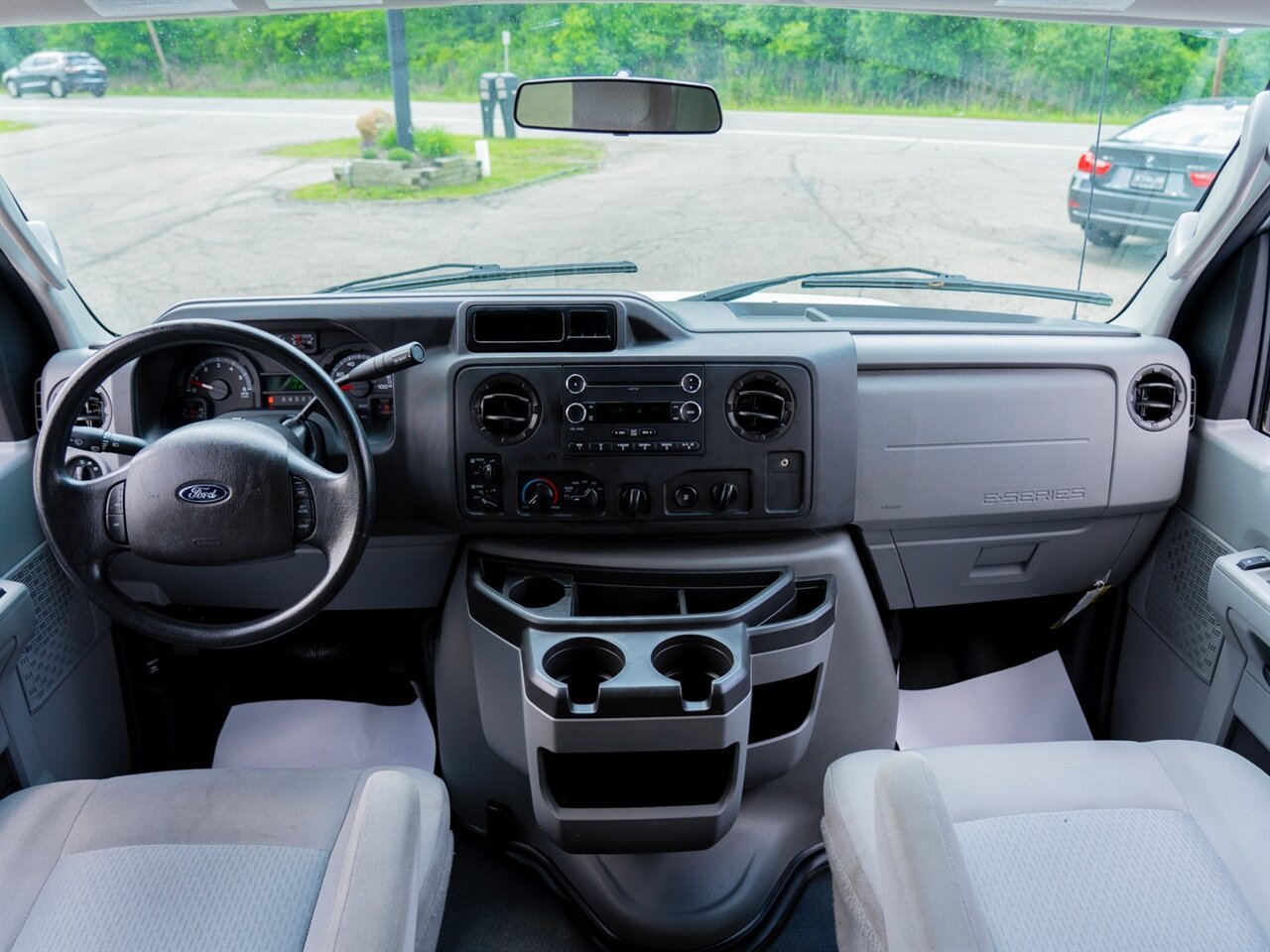 2014 Ford E-350 SD XLT - Photo 23 - Washington, MI 48094