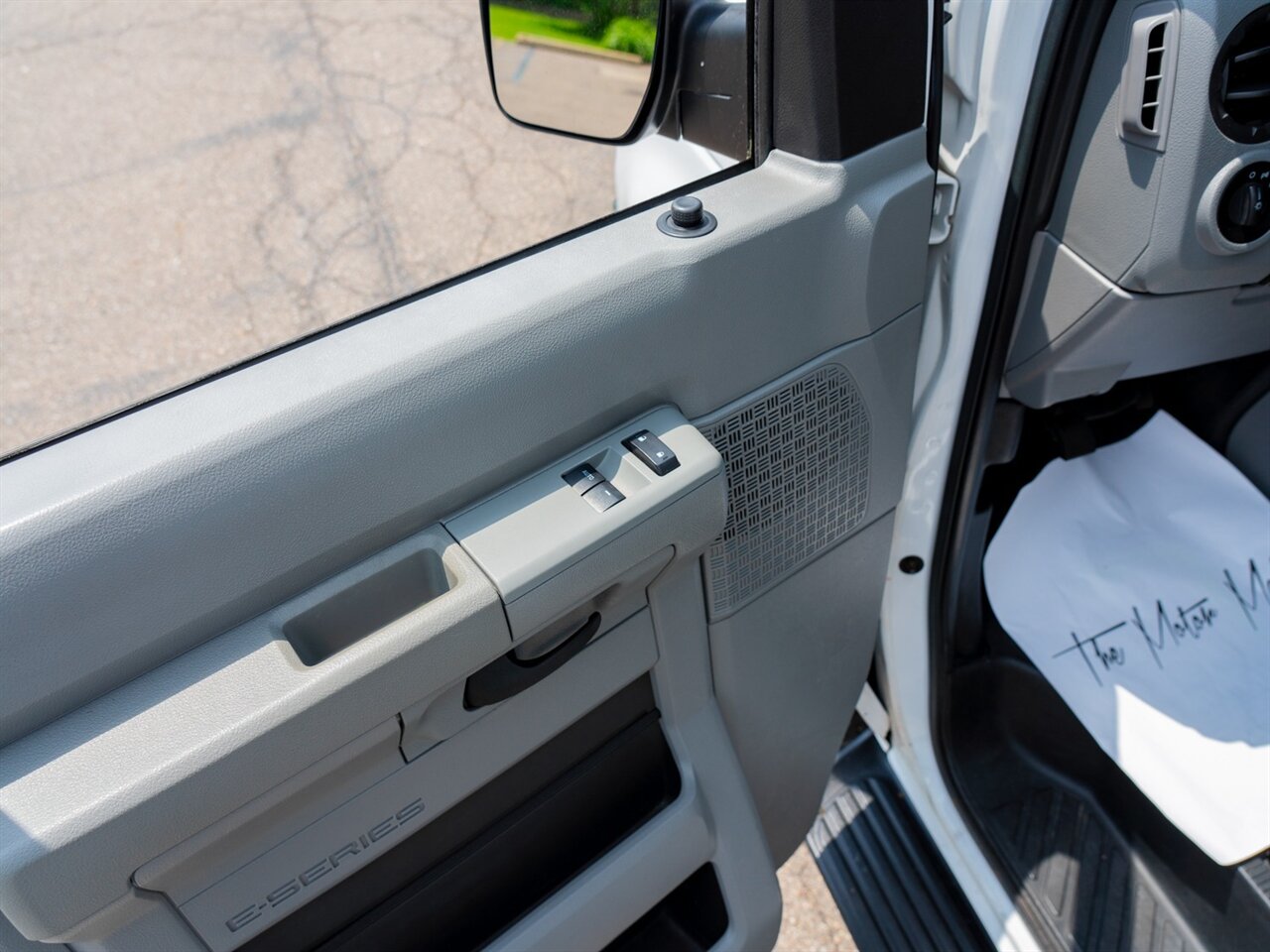 2014 Ford E-350 SD XLT - Photo 14 - Washington, MI 48094
