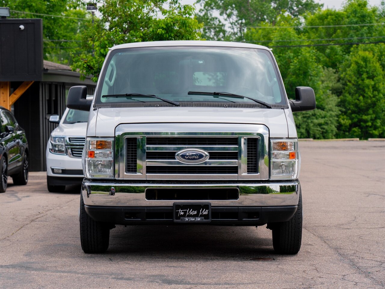 2014 Ford E-350 SD XLT - Photo 2 - Washington, MI 48094