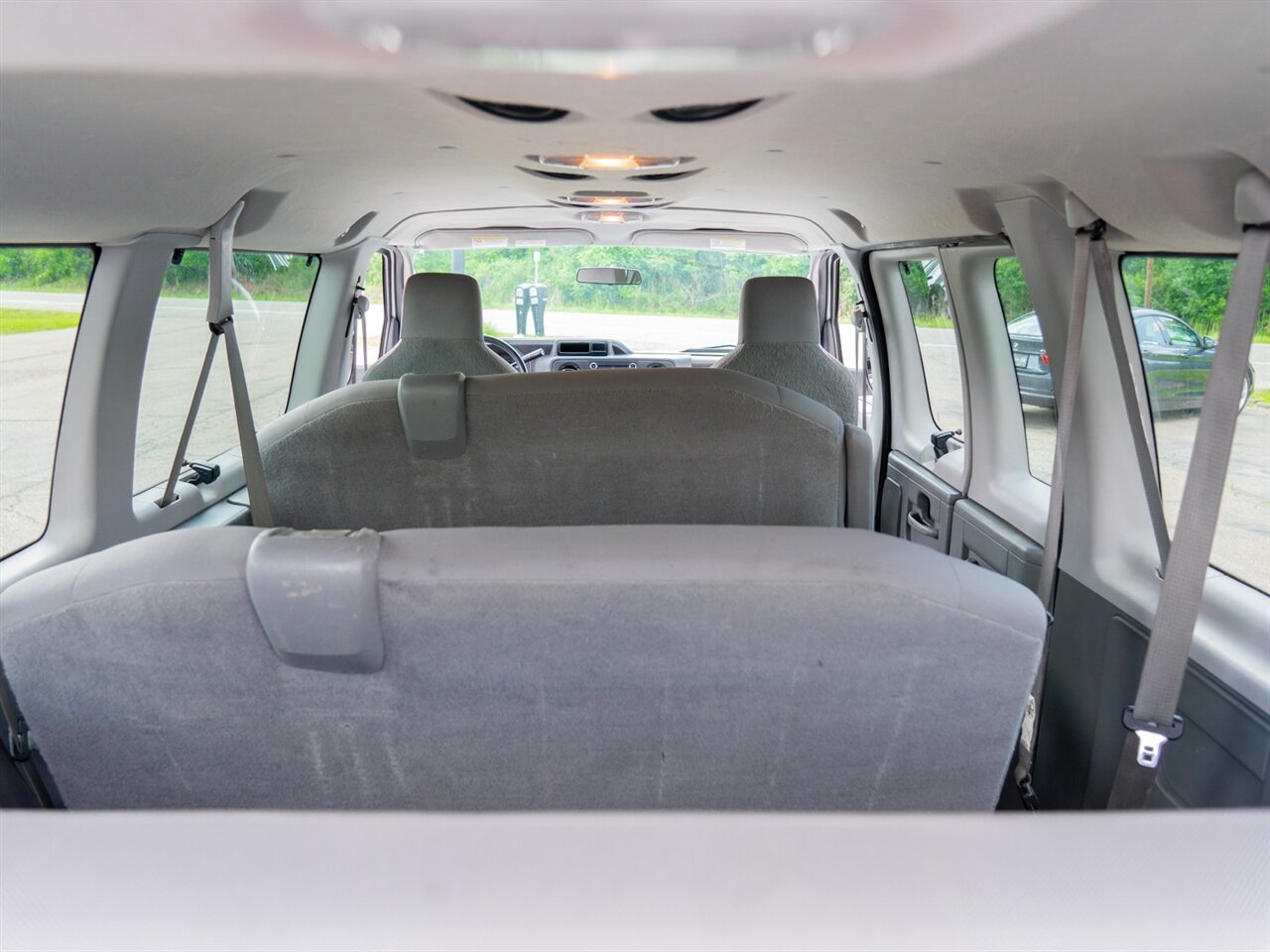 2014 Ford E-350 SD XLT - Photo 22 - Washington, MI 48094
