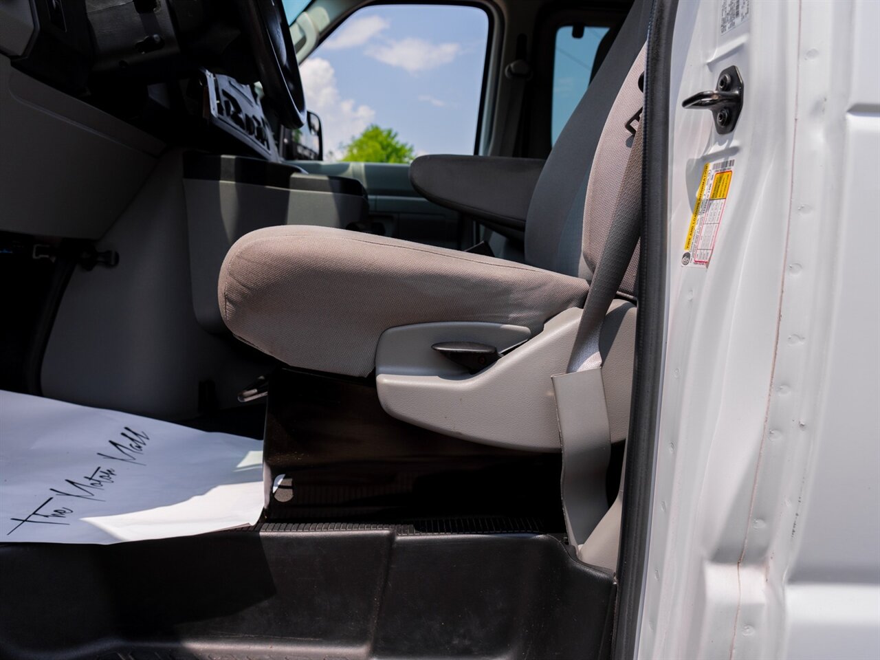 2014 Ford E-350 SD XLT - Photo 15 - Washington, MI 48094