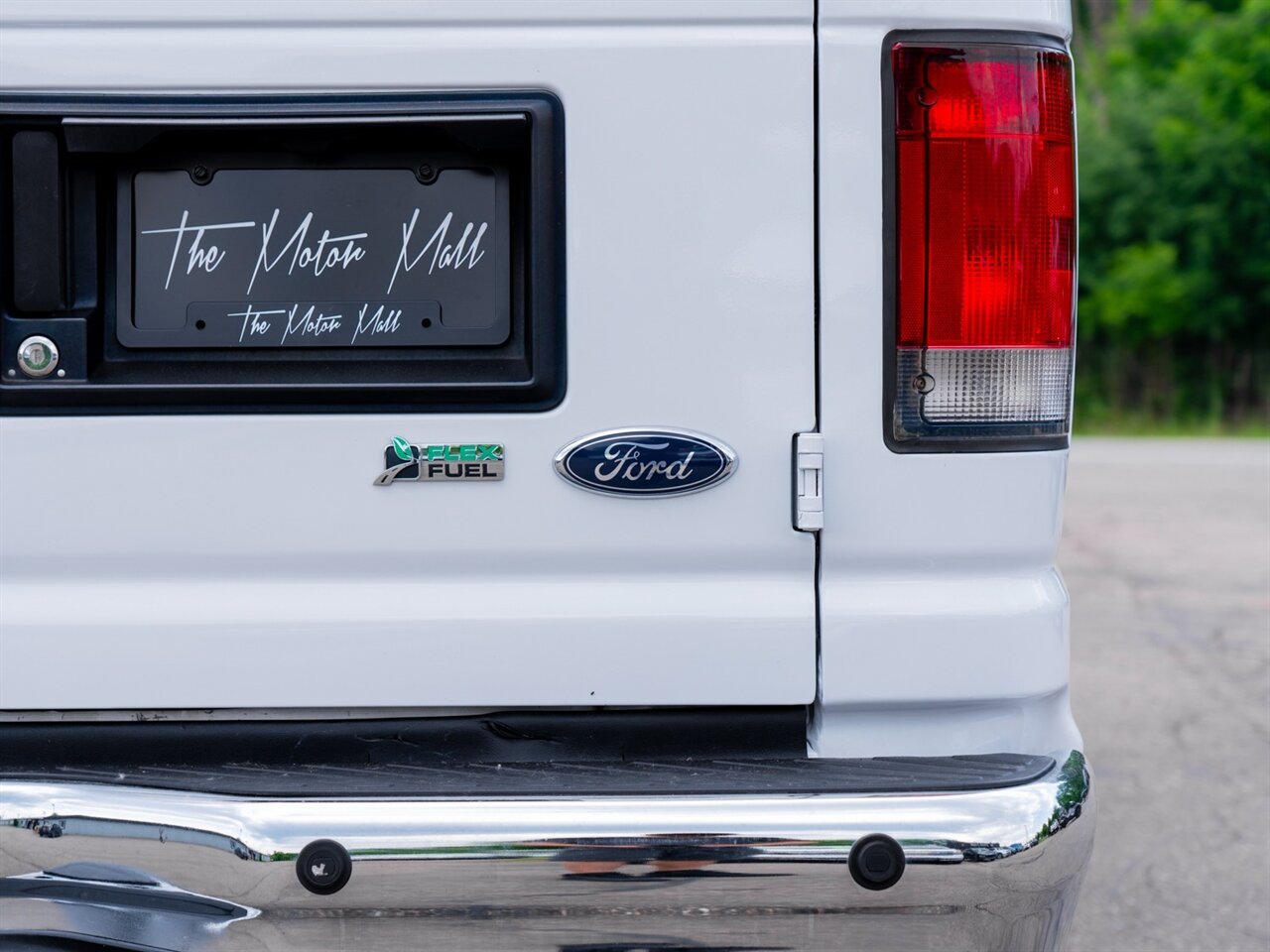 2014 Ford E-350 SD XLT - Photo 11 - Washington, MI 48094
