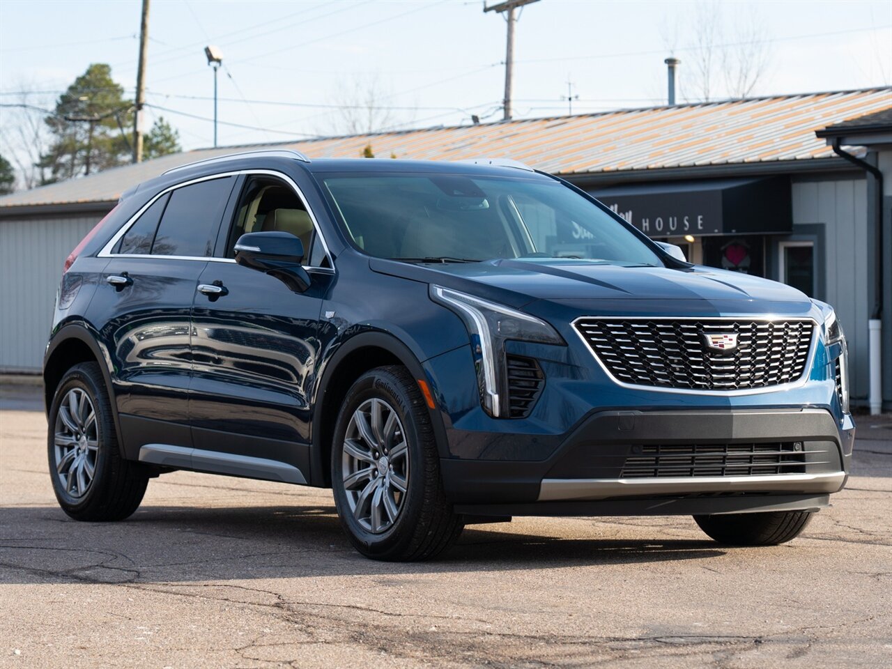 2021 Cadillac XT4 Premium Luxury   - Photo 3 - Washington, MI 48094
