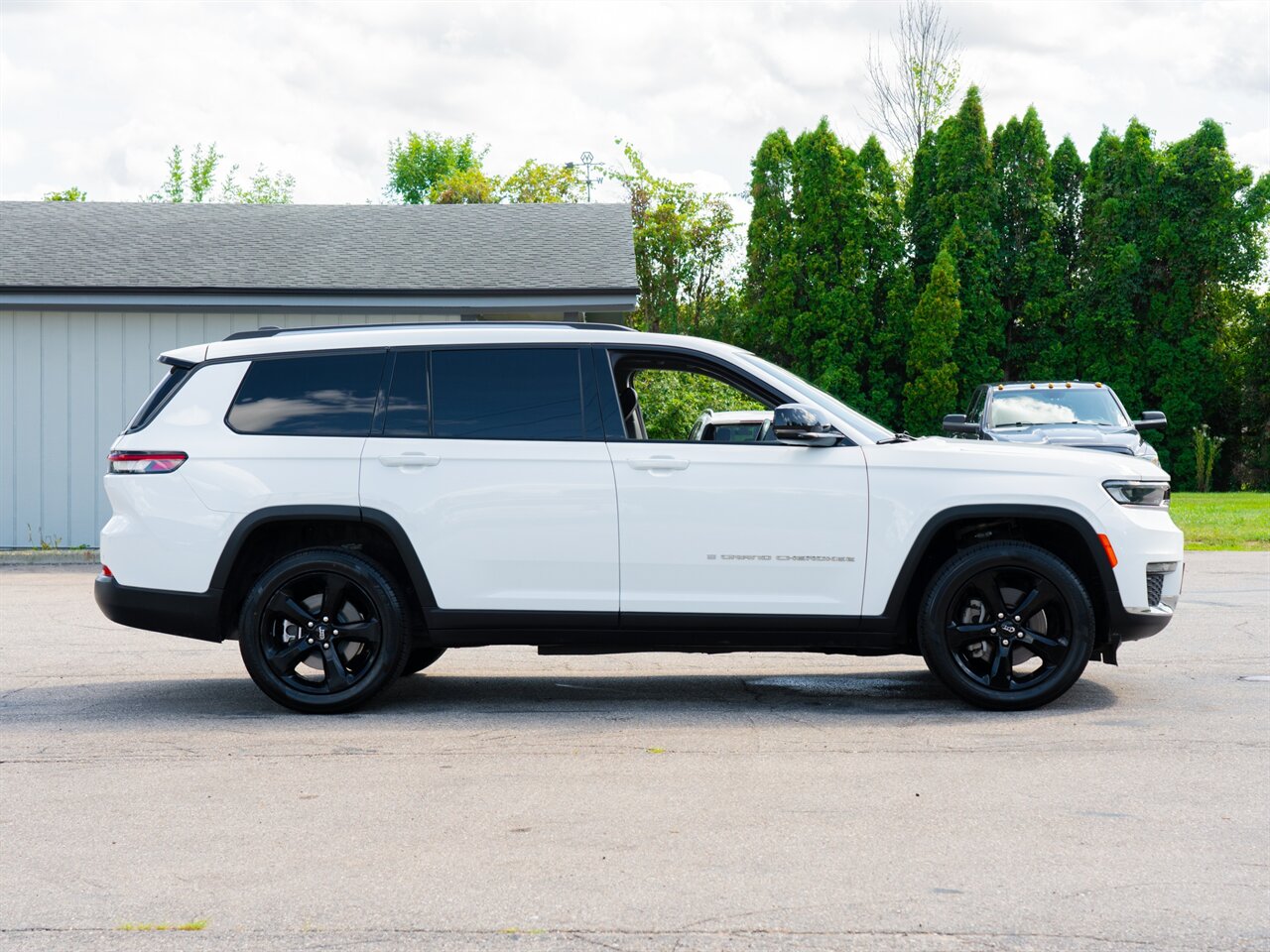 2021 Jeep Grand Cherokee L Limited   - Photo 4 - Washington, MI 48094