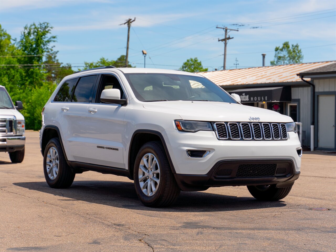 2021 Jeep Grand Cherokee Laredo X   - Photo 3 - Washington, MI 48094