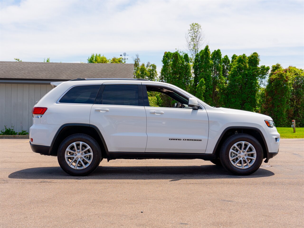 2021 Jeep Grand Cherokee Laredo X   - Photo 4 - Washington, MI 48094