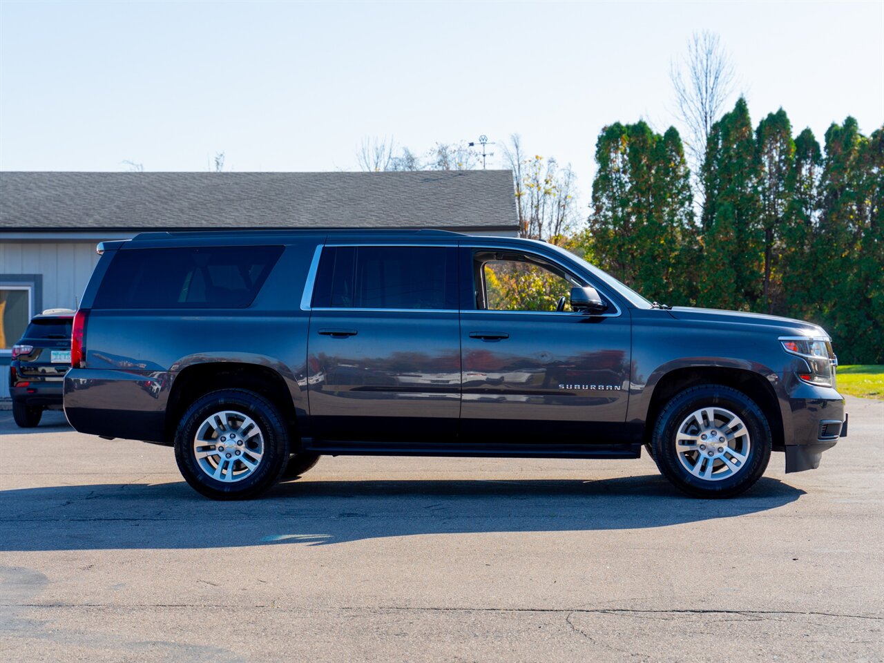 2018 Chevrolet Suburban LS   - Photo 4 - Washington, MI 48094