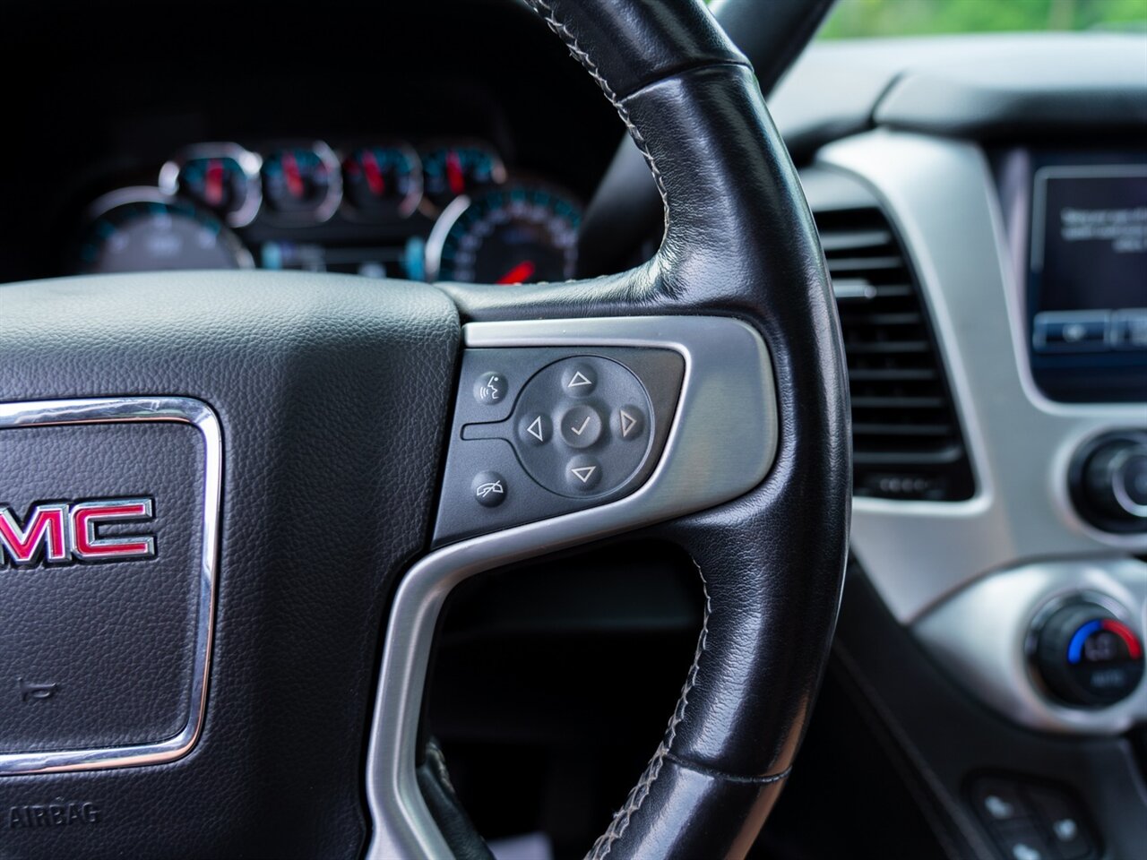 2019 GMC Yukon SLT   - Photo 35 - Washington, MI 48094