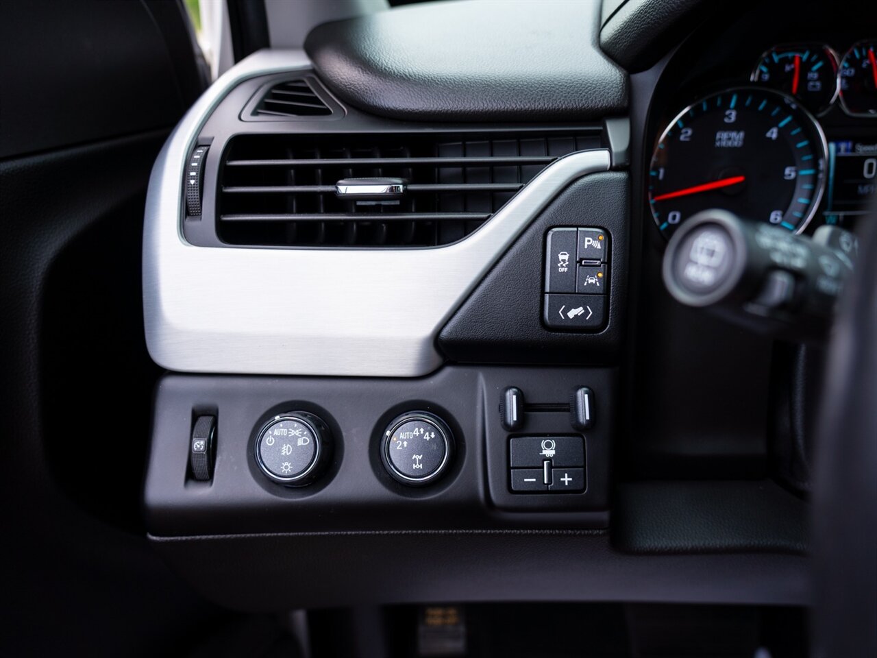 2019 GMC Yukon SLT   - Photo 43 - Washington, MI 48094