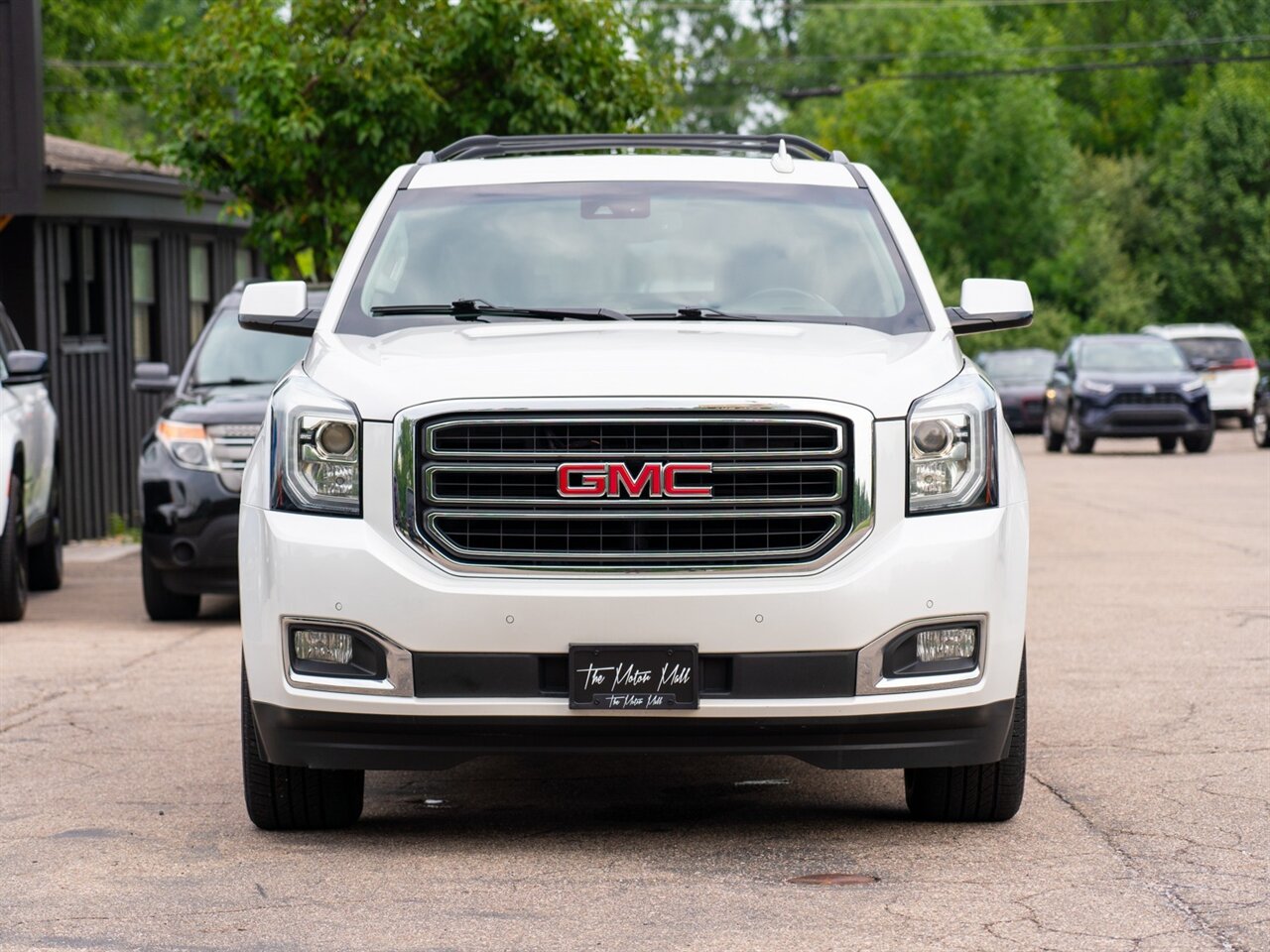 2019 GMC Yukon SLT   - Photo 2 - Washington, MI 48094