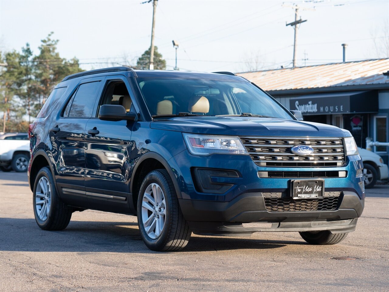 2017 Ford Explorer   - Photo 3 - Washington, MI 48094