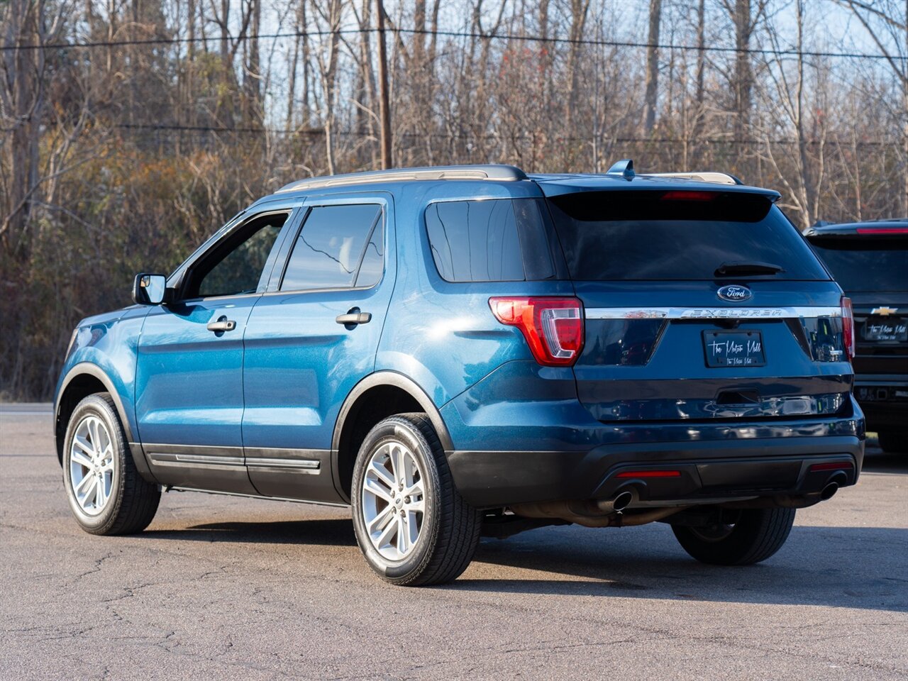 2017 Ford Explorer Base photo 2