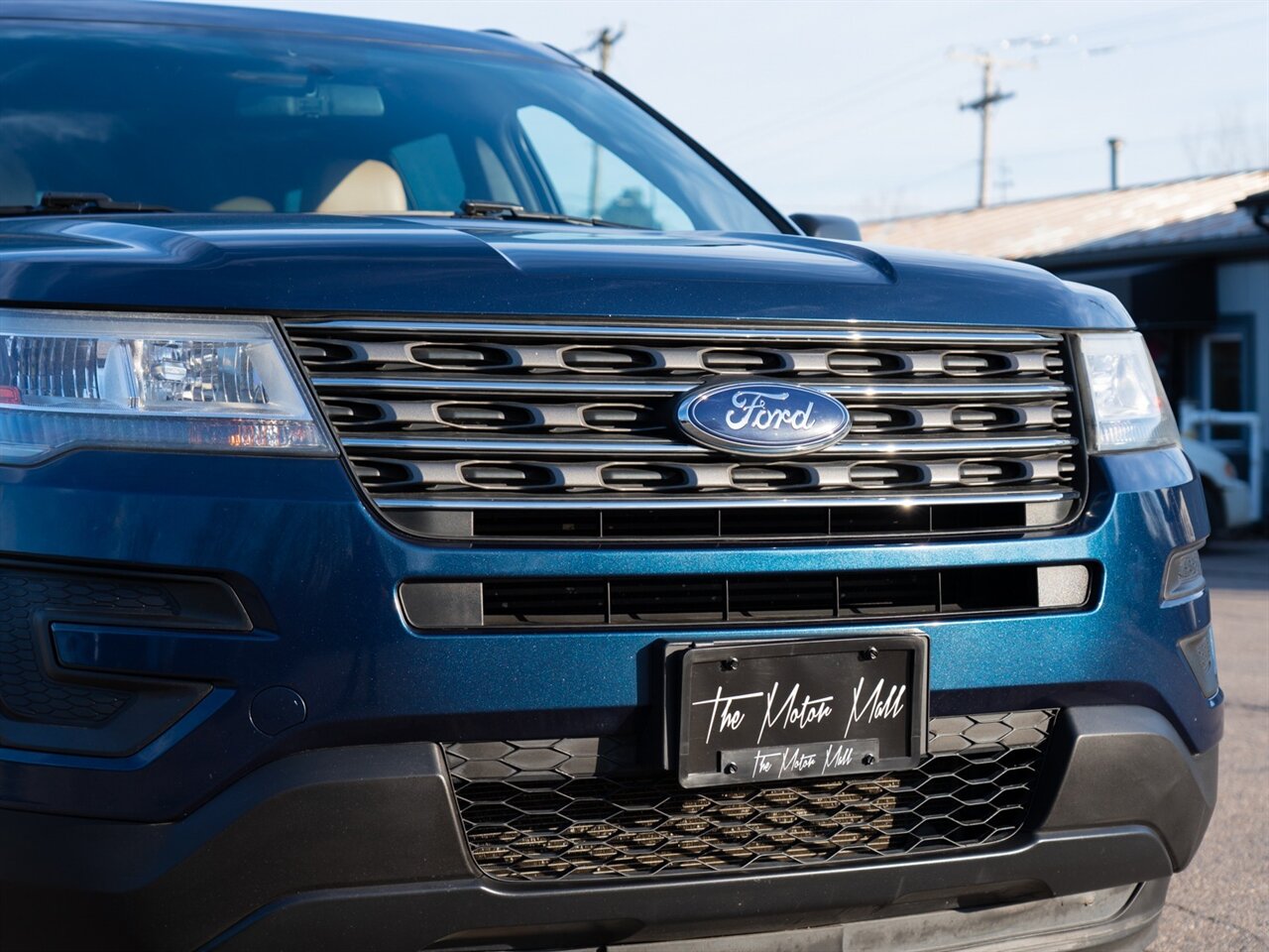 2017 Ford Explorer Base photo 4