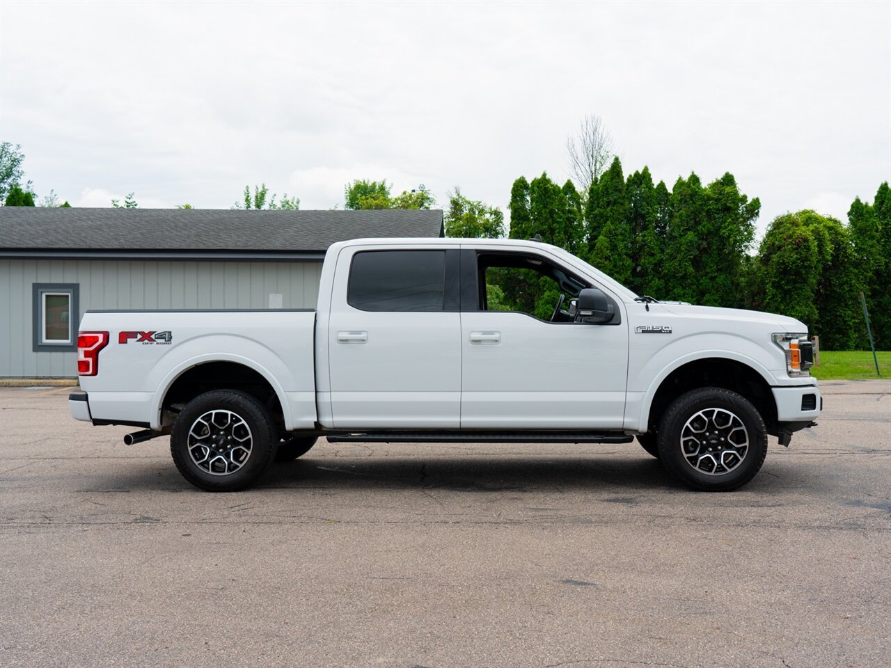 2020 Ford F-150 XLT   - Photo 4 - Washington, MI 48094