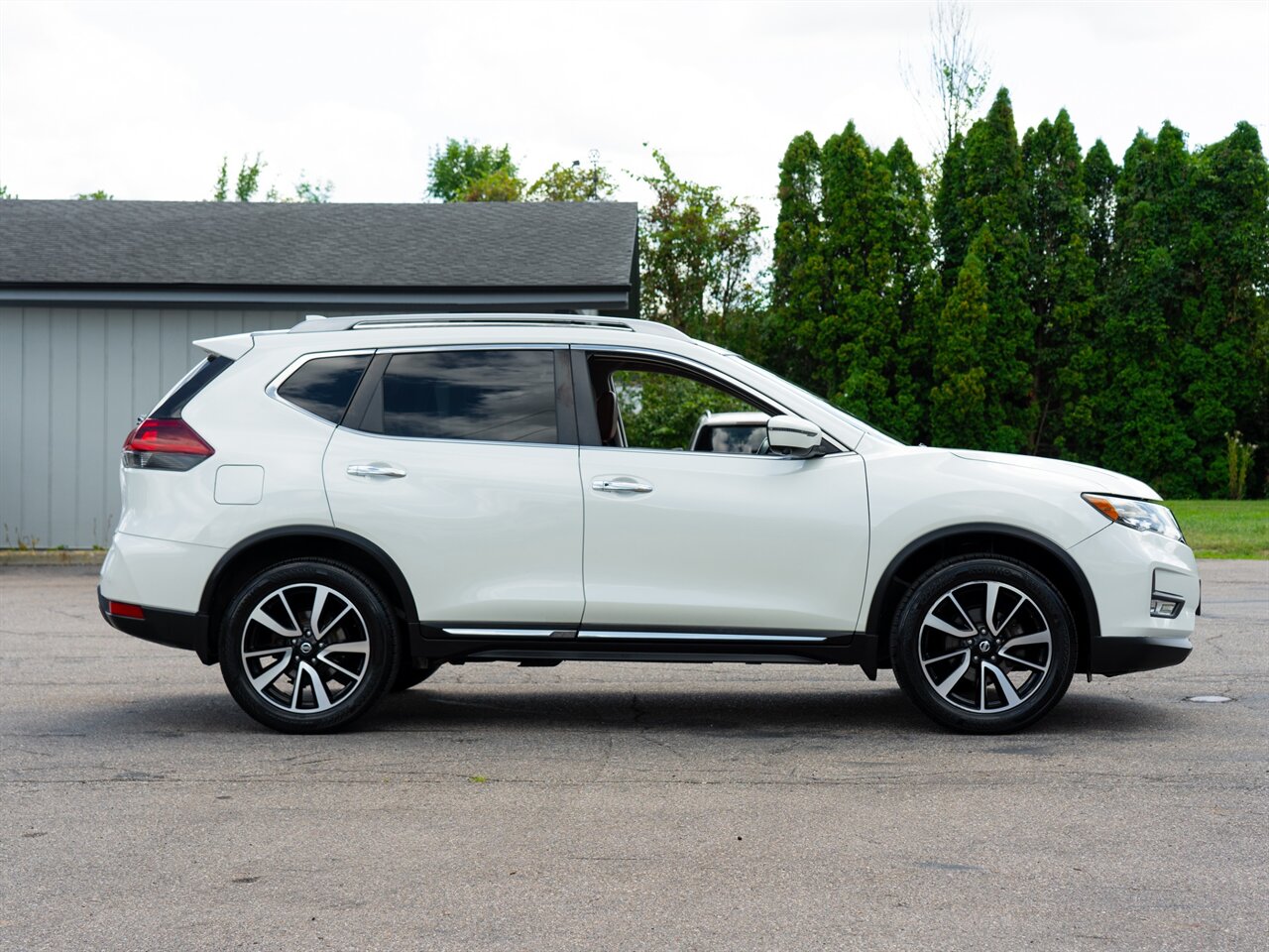 2017 Nissan Rogue SL photo 4