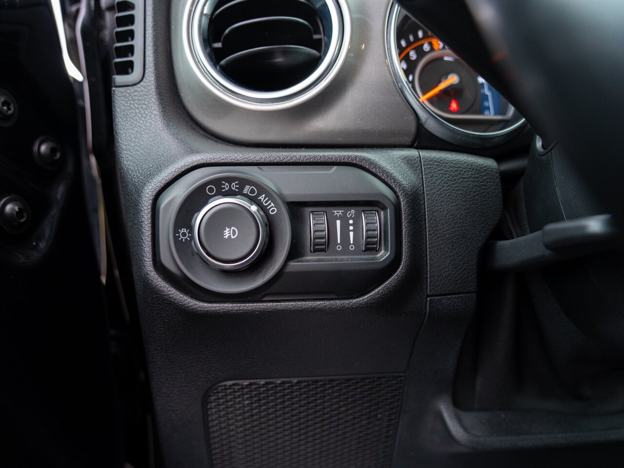 2020 Jeep Wrangler Unlimited Sahara   - Photo 35 - Washington, MI 48094