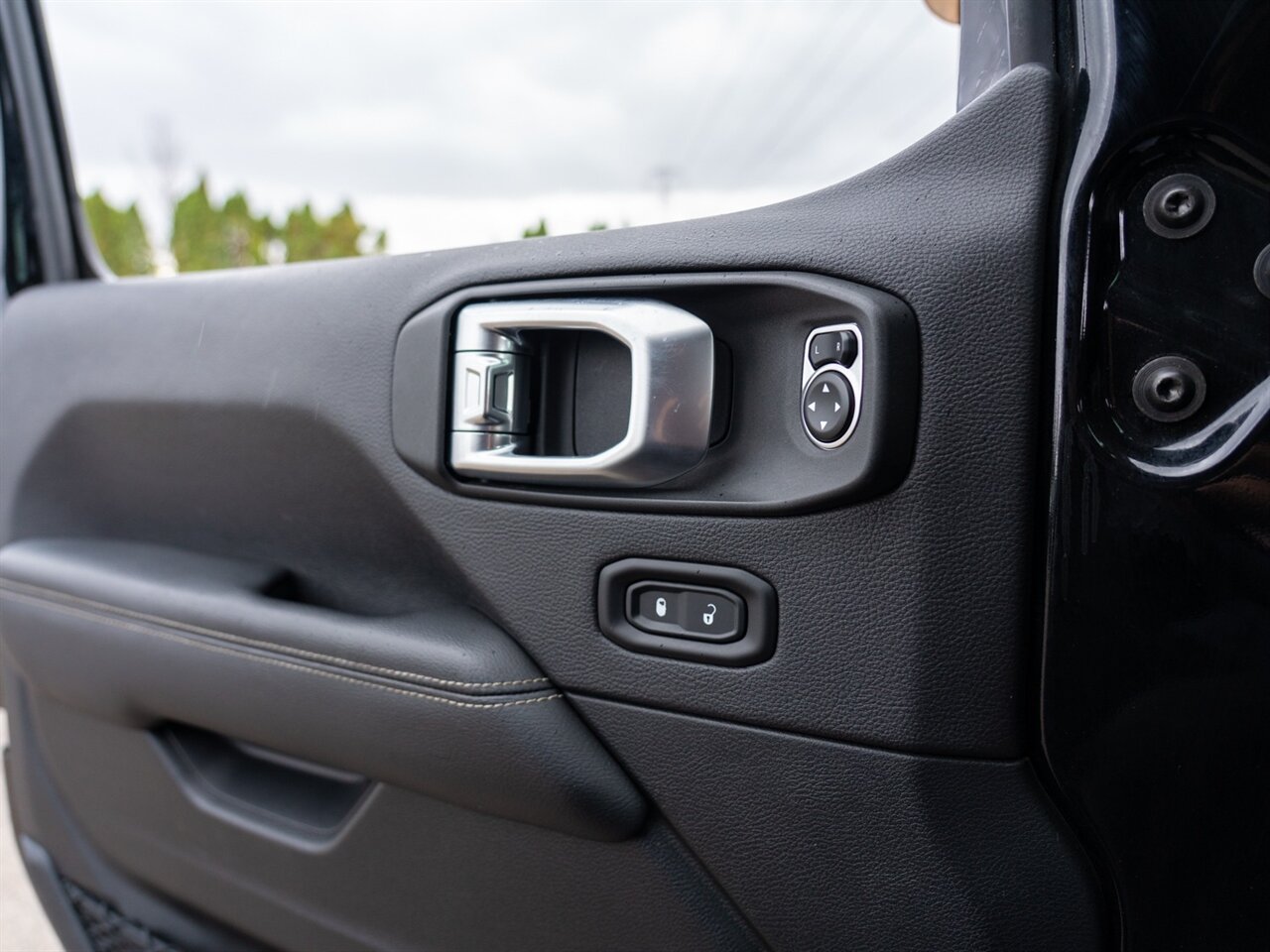 2020 Jeep Wrangler Unlimited Sahara   - Photo 13 - Washington, MI 48094