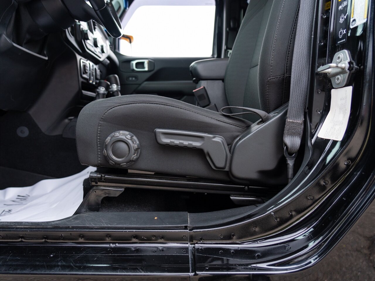 2020 Jeep Wrangler Unlimited Sahara   - Photo 14 - Washington, MI 48094