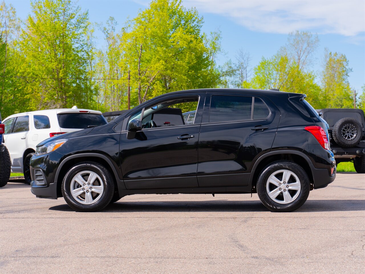 2020 Chevrolet Trax LS   - Photo 8 - Washington, MI 48094