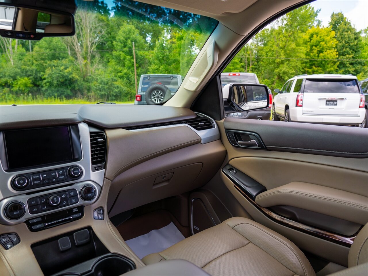 2017 Gmc Yukon SLT photo 28