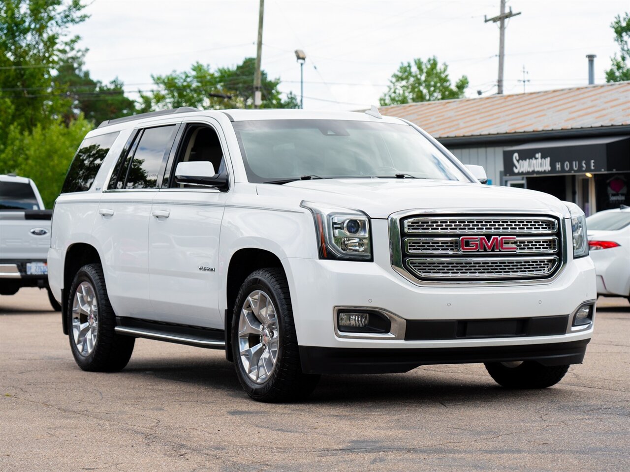 2017 Gmc Yukon SLT photo 3