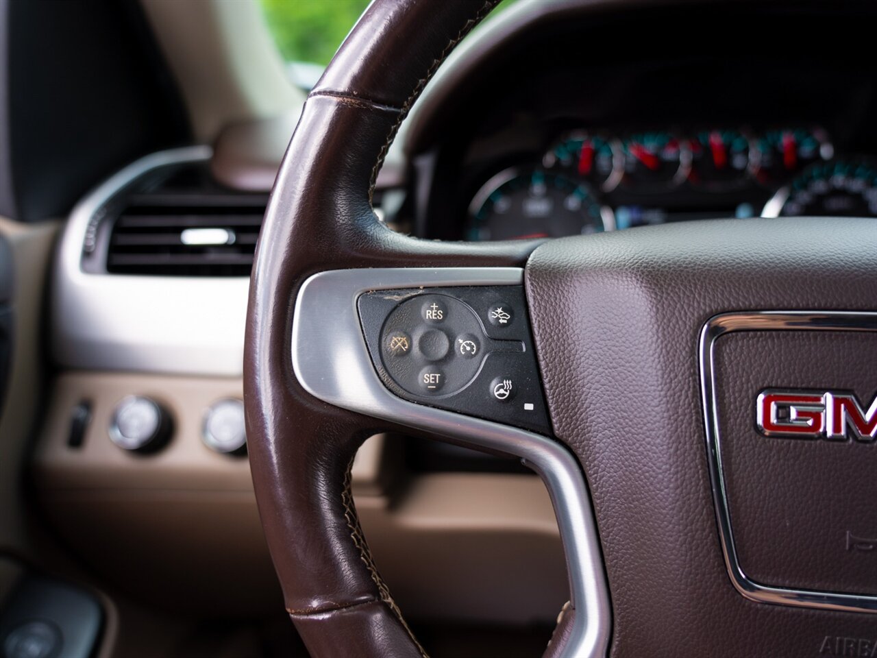 2017 Gmc Yukon SLT photo 33