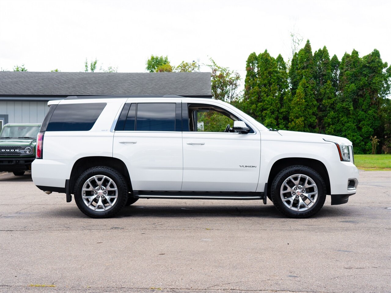 2017 Gmc Yukon SLT photo 4