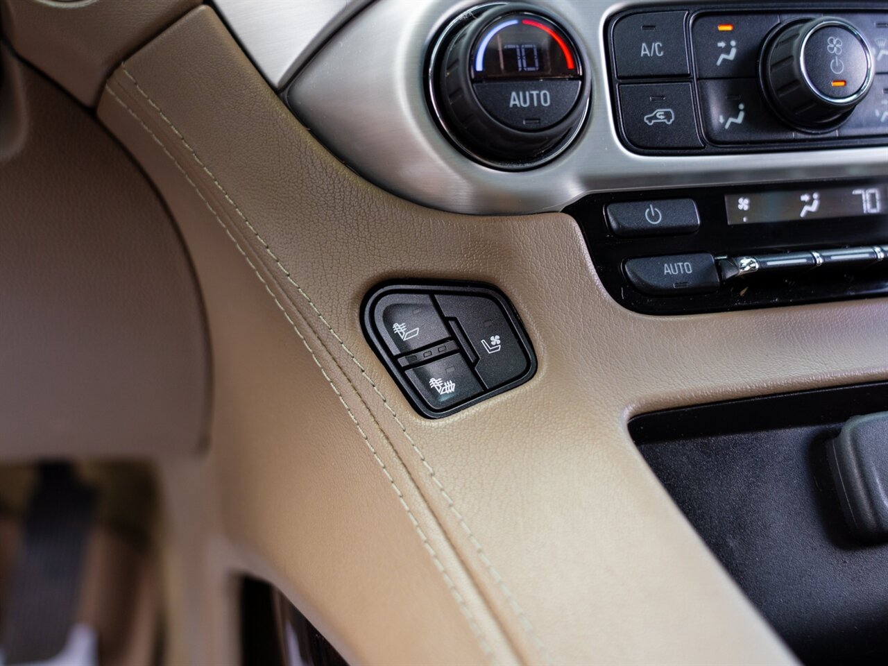 2017 Gmc Yukon SLT photo 43