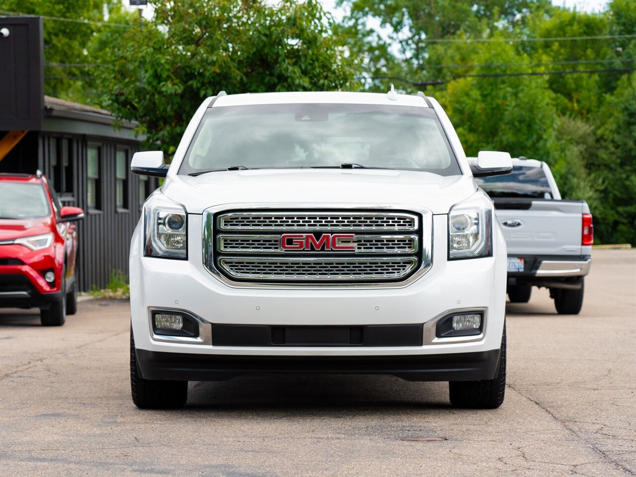 2017 Gmc Yukon SLT photo 2