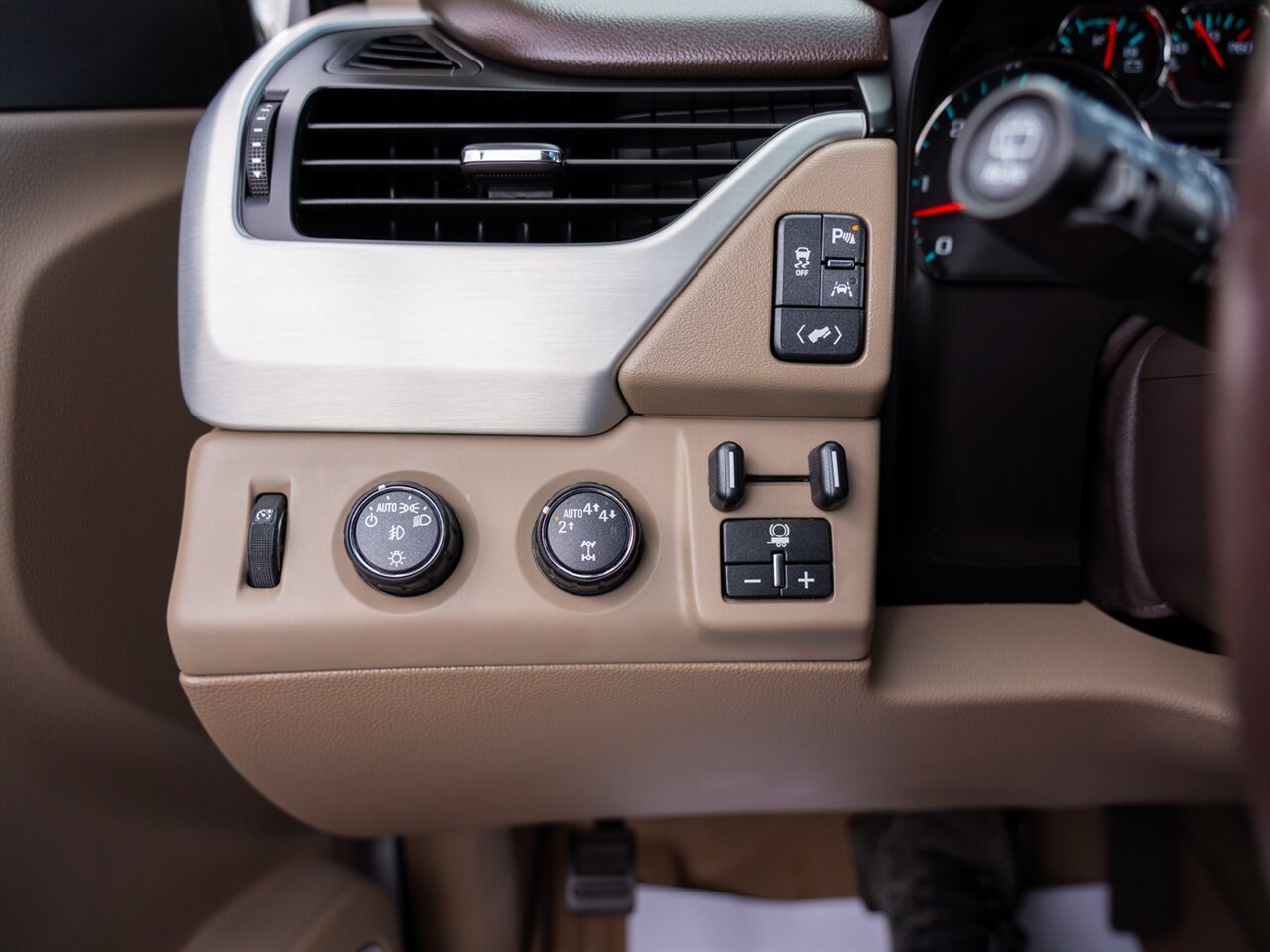 2017 Gmc Yukon SLT photo 42
