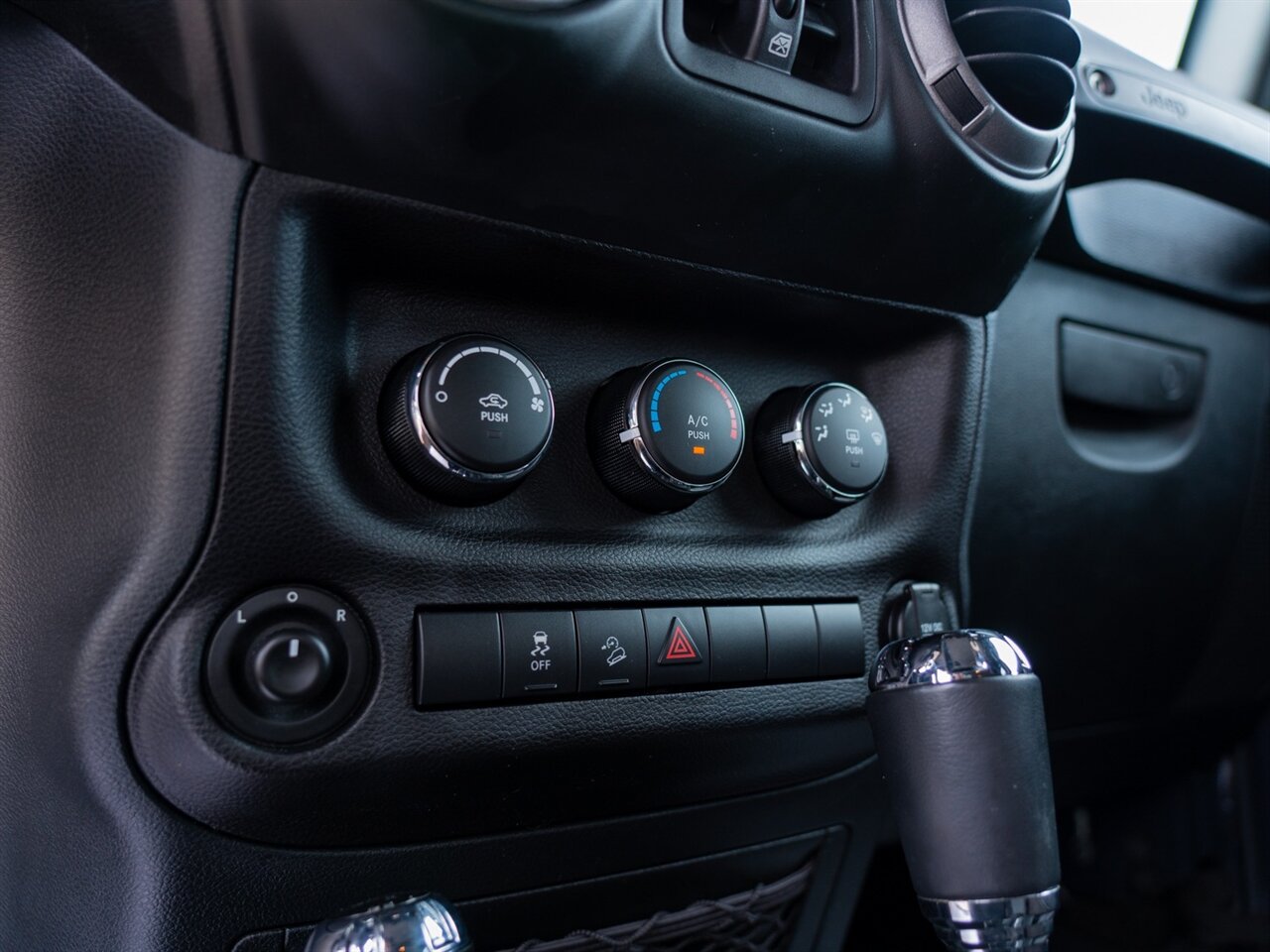 2017 Jeep Wrangler Unlimited Willys Wheeler - Photo 30 - Washington, MI 48094