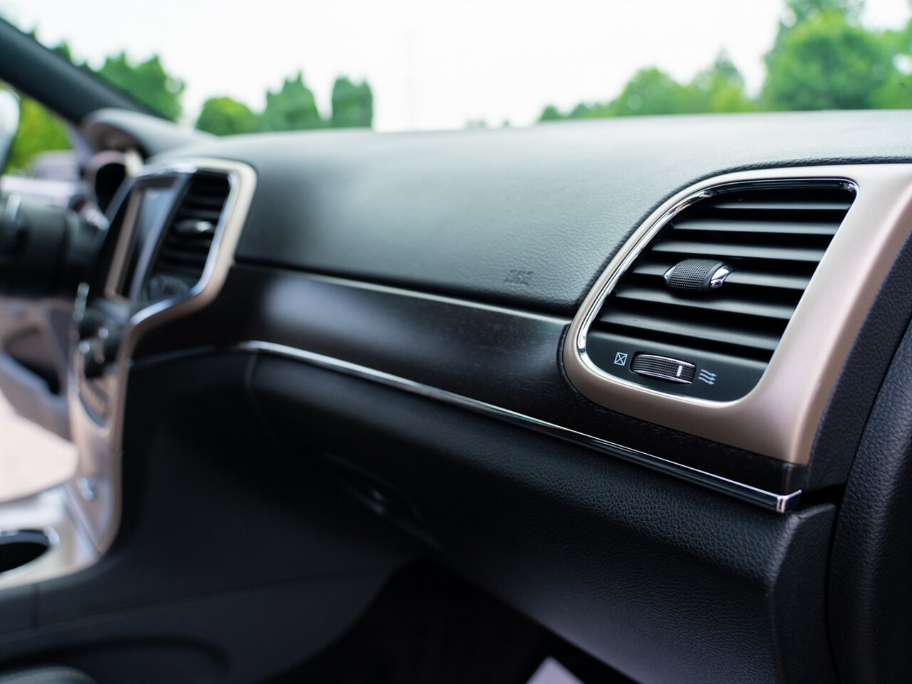 2015 Jeep Grand Cherokee Limited - Photo 43 - Washington, MI 48094