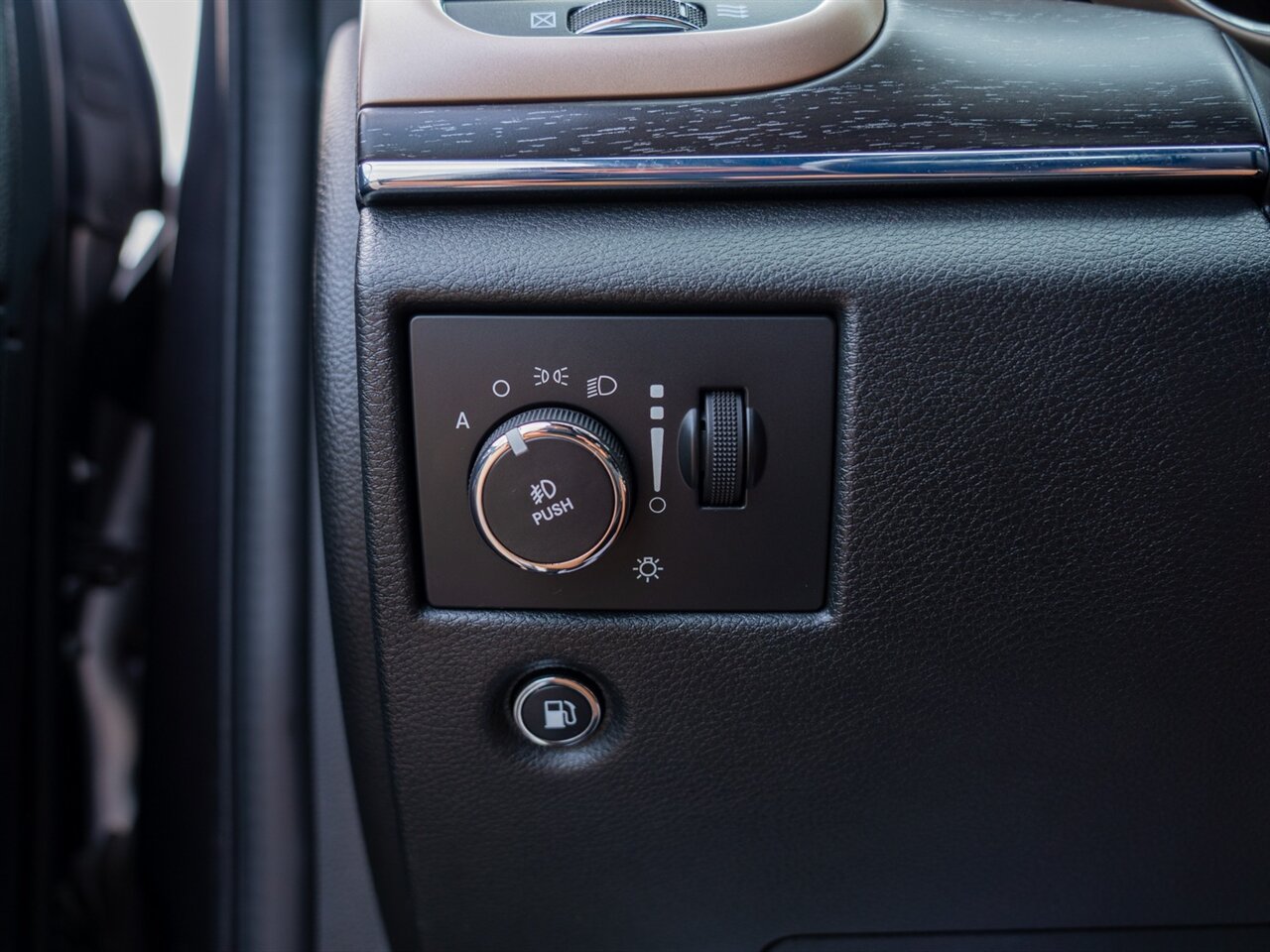 2015 Jeep Grand Cherokee Limited - Photo 39 - Washington, MI 48094