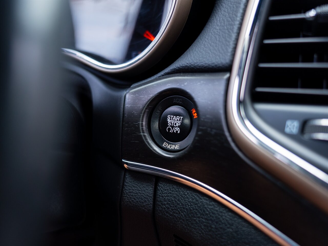 2015 Jeep Grand Cherokee Limited - Photo 38 - Washington, MI 48094