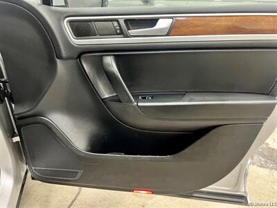 2012 Volkswagen Touareg TDI Sport   - Photo 21 - Portland, OR 97218