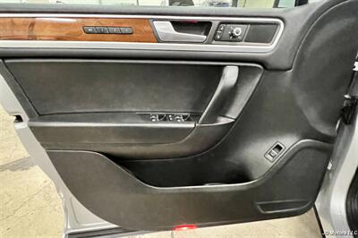 2012 Volkswagen Touareg TDI Sport   - Photo 8 - Portland, OR 97218