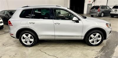 2012 Volkswagen Touareg TDI Sport   - Photo 2 - Portland, OR 97218