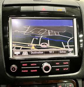 2012 Volkswagen Touareg TDI Sport   - Photo 13 - Portland, OR 97218