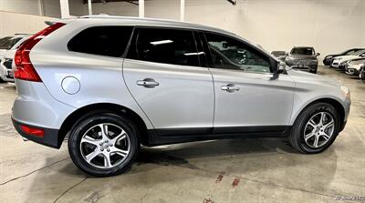 2012 Volvo XC60 T6   - Photo 2 - Portland, OR 97218